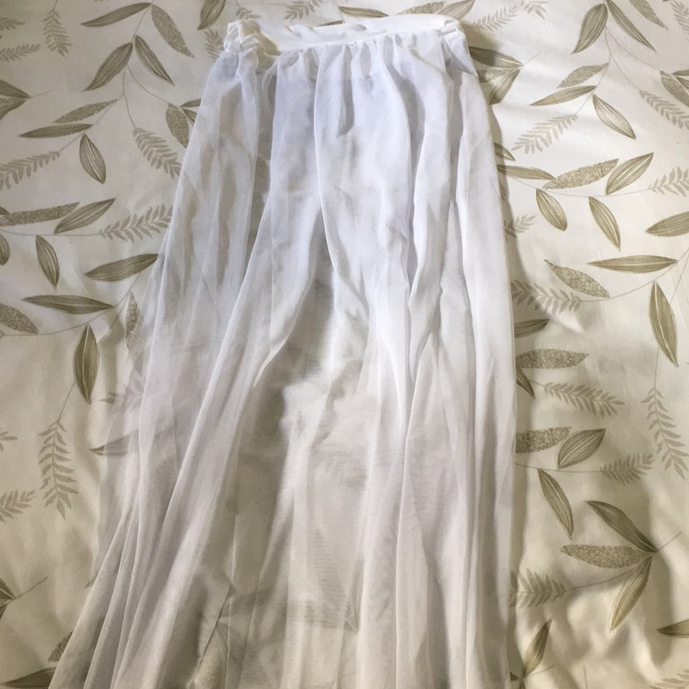 Mesh skirt with multiple slits